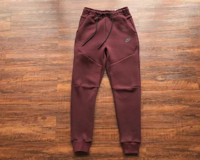 Conjunto Nike Tech Fleece Bordô