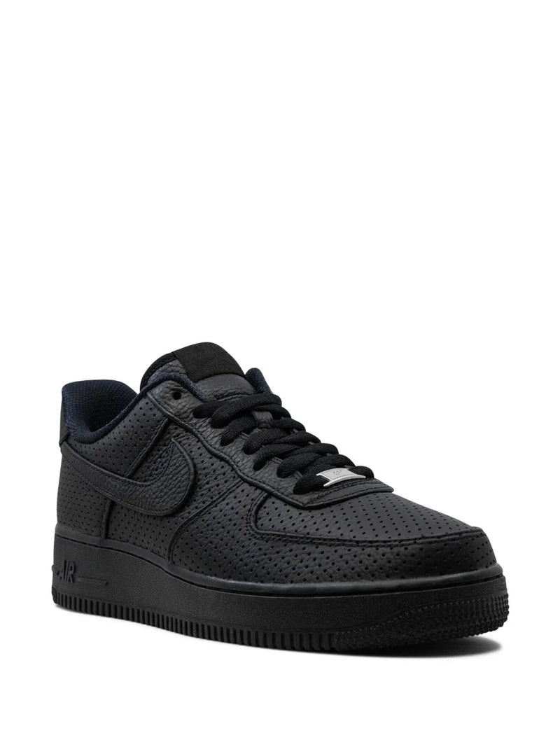 Nike Tênis Air Force 1 Low SP "Triple Black Perforated"