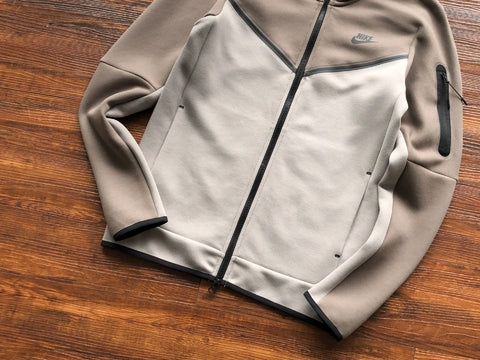Conjunto Nike Tech Fleece Beige