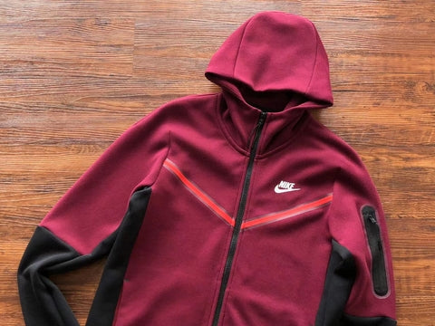 Conjunto Nike Tech Fleece Bordô/Preto
