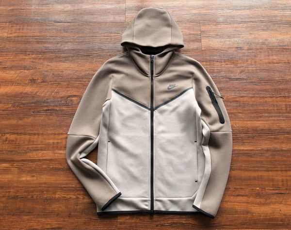 Conjunto Nike Tech Fleece Beige