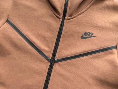 Conjunto Nike Tech Fleece Marrom